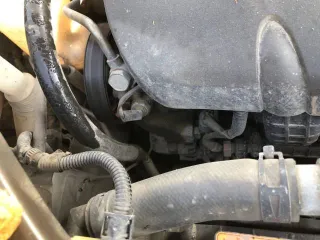 Автомобиль Peugeot 4007 2010 года, VIN Z8TVUSFZFAM940298. После ДТП имеются повреждения передних фар (лопнут внешний пластик, внутри отражатели рассыпались). Передний бампер, решётка радиатора повреждены. По кузову имеются места коррозии, по дну автомобиля присутствуют сквозные ржавчины. Работает…