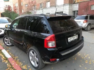 Jeep Compass Limited 2012 года. VIN: 1C4NJDCB8CD687426. Тип: легковой универсал. Кузов: 1C4NJDCB8CD687426, цвет чёрный. Двигатель: бензиновый, 2.4 л (170 л.с., 125 кВт), экологический класс 5. Масса без нагрузки: 1661 кг, максимальная нагрузка: 1980 кг. ПТС: 54 РО 844183 от 16.04.2024, СТС: 99 65…