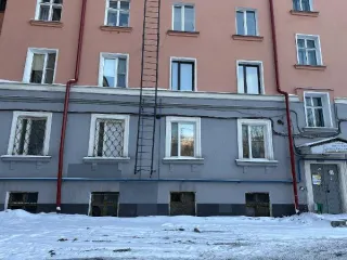 Нежилые помещения площадью 166,4 кв.м с кадастровым номером 51:20:0003052:1342 (РНФИ П13520004186), расположенные по адресу: Мурманская обл., МО г. Мурманск, ул. Челюскинцев, д. 18/20. Год ввода в эксплуатацию: 1979. Вид ограничений и обременений: аренда с 15.10.2021 по 14.10.2041 по договору…