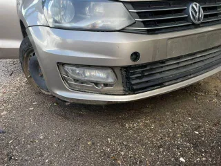 Volkswagen Polo 2016 года, VIN XW8ZZZ61ZGG035079, категория B/M1. Модель двигателя 052791, кузов XW8ZZZ61ZGG035079, бежевый цвет. Мощность 110 л.с. (81 кВт), объем двигателя 1598 см³, максимальная масса 1660 кг, масса без нагрузки 1185 кг. Автомобиль не на ходу, находится в залоге.
