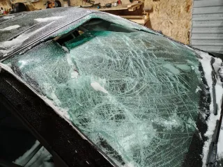 Geely Emgrand EC7 2016 года выпуска, модель FE-3. Регистрационный номер Т582КК58, VIN: Y4K8844SCHB000932. Находится в залоге. Техническое состояние: нерабочее после аварии, технически не исправен, эксплуатация запрещена. Не пригоден к использованию: разбито лобовое стекло, поврежден кузов, полная…