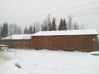 Здание гаража на 4 автомашины, 330.3 кв. м, с земельным участком, Республика Коми Государственное имущество, находящееся в собственности Республики Коми, расположенное по адресу: Республика Коми, Корткеросский район, с. Сторожевск, местечко «Мича яг», с земельным участком, в составе: Здание гаража…