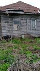 Жилой дом по адресу: Республика Башкортостан, Кармаскалинский район, деревня Новоандреевка, улица Мира, дом 18, площадь 46.4 кв.м (кадастровый номер 02:31:101001:139). Земельный участок площадью 3454 +/- 41 кв.м (кадастровый номер 02:31:101001:8). Имущество является предметом залога Sberbank.