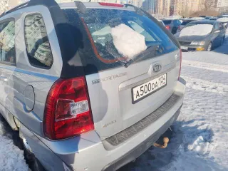 Kia Sportage, 2009 года, 141 л.с., серого цвета, VIN: XWEKH812DA0000618, ПТС 39 МУ 013369. Автомобиль имеет повреждения: заднее левое крыло - нарушение ЛКП (потертости), царапина длиной 80-90 см над передней и задней левой дверью (нарушение ЛКП), накладка передней левой двери - нарушение ЛКП…