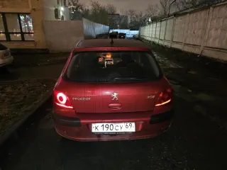 Peugeot 307 2006 Легковой автомобиль хэтчбек VIN VF33CNFUL84785557 Год выпуска 2006 Кузов VF33CNFUL84785557 Модель двигателя NFU10FX6NPSA 3076207 Цвет Красный Тип двигателя Бензиновый Мощность 109 л.с. 80 кВт Объем 1587 куб. см ПТС 51 УТ 730469 СТС 99 42 948972