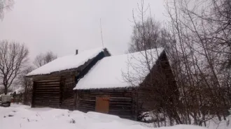 Нежилое здание 54.4 м² в Тверской области. Одноэтажное деревянное здание с земельным участком. Год ввода в эксплуатацию: 1938. Количество подземных этажей: 0. Вид ограничений и обременений: Нет. Общая площадь: 54.4 м². Материалы наружных стен здания: Дерево. Кадастровая стоимость: 450000 руб…