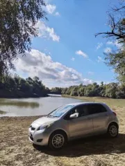 Toyota Vitz 2009, VIN/номер кузова: ksp905144337, год изготовления: 2009, государственный номер: В369КА01. Имущество обременено залогом - АО "ТБанк".