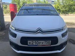 Citroen C4 Picasso 2017 год, VIN VF73A5GXAHJ593677. Цвет кузова белый. Объем двигателя 1598 см³, мощность 150 л.с. (110 кВт). Экологический класс пятый. Тип транспортного средства — легковой автомобиль. Оценить техническое состояние и комплектность можно при самостоятельном осмотре.