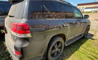 Toyota Land Cruiser 200, VIN JTVCV02JX04255140, 2018 года выпуска, цвет черный. Вид собственности долевая (по 1/2 доли, имущество разделено между бывшими супругами), реализуются обе доли.