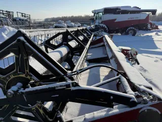 Косилка самоходная универсальная КСУ-1, 2018 года выпуска, цвет красный, заводской номер R0KSU155001425/R0ES0155001534, номер двигателя J0066370. В комплектации с косилкой валковой транспортёрной "Draper Flow 700", марка КВТ 7-14, 2019 года выпуска.