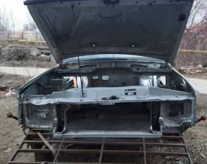 Land Rover Discovery II, 1999 года выпуска, демонтированный битый кузов и рама легкового универсала серебристого цвета, VIN SALLTGM94XA223020, ГРЗ Р783КХ761, ПТС 61 УМ 044560, СТС 99 28 780566.
