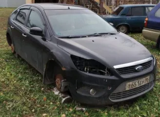 Ford Focus, 2009 года, 100 лс, 250000 км. Легковой автомобиль, марка: FORD FOCUS, год изготовления: 2009, VIN: X9FPXXEEDP9M2. Имеются видимые повреждения, требующие ремонта, в том числе: Отсутствуют колеса (все четыре). Отсутствуют фары (передние и задние). Отсутствует бампер. Пробег указан со слов…