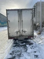 Toyota Dyna 2008 года, госномер B266РВ49, номер шасси XZU414-1010291. Кабина белого цвета, установлена мебельная будка металлического цвета. VIN: XZU488-0001131.