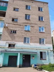 Комната 18,3 кв. м, Республика Башкортостан, адрес: Республика Башкортостан, г. Ишимбай, Геологическая ул., д. 42, кв. 66, комн. 4, 5 этаж, кадастровый номер 02:58:020253:608, ограничения и обременения: зарегистрированные в жилом помещении лица и/или право пользования жилым помещением у третьих лиц…