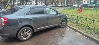 Chevrolet Cobalt 2022 легковой автомобиль (седан), год изготовления: 2022, VIN: MX1JA69V9PK011091, гос. номер: Т989АМ977, цвет: Серый. Местонахождение имущества: г. Москва. Автомобиль в залоге у АО «Альфа-Банк». На дату 30.04.2026 г. было зарегистрировано 13 ограничений в виде запретов на…