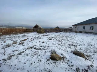 Земельный участок 1000 кв.м и жилой дом 163,1 кв.м, Республика Тыва, Чаа-Хольский р-н. Земельный участок, площадью 1 000 кв. м, с кадастровым номером: 17:14:0102001:266, жилой дом, площадью 163,1 кв. м, с кадастровым номером: 17:14:0102001:481, расположенные по адресу: Республика Тыва…