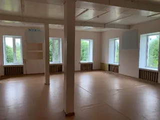 Здание музыкальной школы 355,8 кв.м и земельный участок 700 кв.м Архангельская область, кадастровый номер 29:09:080101:32, расположение: Российская Федерация, Архангельская область, муниципальный район Ленский, с.п. Сафроновское, с. Яренск, ул. Набережная Подбельского, зд. 8, площадью 355,8 кв.м…
