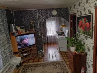 1/4 доля в праве на жилой дом и расположенный под ним земельный участок. Земельный участок, площадь 646 кв.м., адрес: Россия, Саратовская обл., Питерский р-н, с. Питерка, ул. им. К. Маркса, д. 26, кадастровый номер: 64:26:080744:3. Жилой дом, площадь 67 кв.м., назначение: жилое, количество этажей…