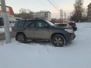 TOYOTA LAND CRUISER 200, 2010 легковой автомобиль универсал, г/н Х410МА124, VIN JTMHT05J005084173, номер кузова JTMHT05J005084173, номер двигателя 1408392, цвет серый, рабочее состояние не проверялось, видимых повреждений не имеет. Обременения: запреты судебного пристава исполнителя на…
