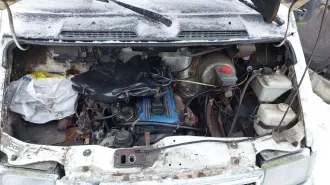 ГАЗ 2705, 2002. Автомобиль ГАЗ, модель: 2705, год изготовления: 2002 г.в., VIN: ХТН27050020242987, г.р.з. Т647УЕ47, вид собственности – совместная с супругом Арефьевым А.А. Автомобиль в неудовлетворительном состоянии, не находу, имеет сквозную коррозию металла по всему кузову, некомплектен…