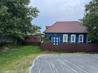 Доля земельного участка 1324 кв. м и жилого здания 95.6 кв. м, Брянская область. 1/6 доля в праве общей долевой собственности на земельный участок, общей площадью 1324 кв. м, кадастровый номер 32:02:0160401:169, категория земель: земли населенных пунктов, разрешенное использование: под…