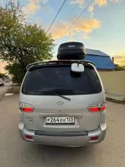 Hyundai Starex, 2004. Автомобиль, марка: Hyundai Starex, VIN: KMHWP81HP4U605924, год выпуска: 2004, цвет: серебристый. Автомобиль в рабочем состоянии, на ходу. Недочеты: требуется замена порогов, колесных арок. Лонжероны с коррозией – либо усиливать, либо менять. Двигатель исправен, но масло…