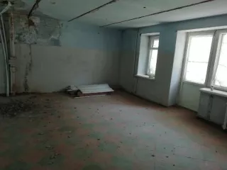 Нежилое помещение нежилое помещение, расположенное на 1 этаже жилого дома 
Общая площадь: 290.7 
Общие сведения об ограничениях и обременениях : нет 
Вид ограничений и обременений: нет 
Назначение нежилого помещения: нежилое 
Расположение в пределах объекта недвижимости (этажа, части этажа…