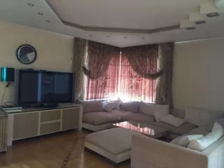 Квартира площадью 87,6 кв.м, кадастровый номер 77:01:0001061:1881, расположена по адресу: г. Москва, ул. Б. Молчановка, д. 15/12, кв. 15
