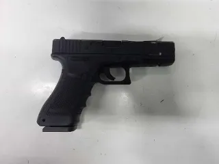 Пневматический газобаллонный пистолет Stelker ST-41061B/STB серия и номер "Cal.4,5 BB" с руководством по эксплуатации. Банка с 621 стальной сферической пулькой 4,5 мм. Газовый баллон "Quarta Air Strike". Пневматический пистолет Umarex Clook-22 с газовым баллоном. Три баночки с пулями.