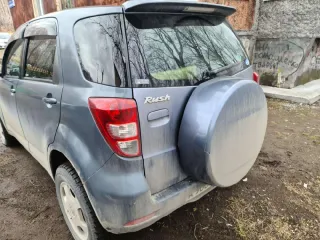 Toyota Rush 2006 года, серый. VIN отсутствует, ПТС 25 УМ 594267, госномер А986УС41. Произведен в Японии. Двигатель бензиновый, модель 3SZ, номер 1673811, мощность 109 л.с., объем 1495 см³.