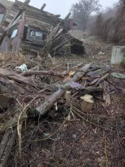 Жилой дом 49 кв.м с земельным участком по адресу Воронежская область, Бобровский район, село Хреновое, улица Красная, дом 49. Кадастровый номер дома: 36:02:3600022:669, кадастровый номер земельного участка: 36:02:3600022:674.