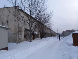 Право аренды на земельный участок из земель населенных пунктов под зданиями склада и склада готовой продукции, общей площадью 2220,0 кв.м., кадастровый номер 49:09:030203:84, местоположение установлено относительно ориентира, расположенного за пределами участка. Почтовый адрес ориентира…
