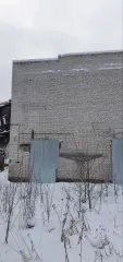 Нежилое двухэтажное здание общей площадью 666,2 кв.м с кадастровым номером 47:01:1612001:472, вместе с земельным участком площадью 3308 кв.м., кадастровый номер 47:01:1612001:1194, категория земель - земли населенных пунктов, вид разрешенного использования – под объекты коммунального хозяйства…