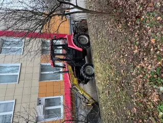 Трактор Беларус 320 Ч. Л без пневмосистемы, 2016 года выпуска, заводской номер 32000939 с оборудованием: навесное погрузочное оборудование ФГП 0,3 М на МТЗ 320, 2016 года выпуска, заводской номер 1266  оборудование щеточное ИУЦЛ 31..000 для МТЗ 320, 2017 года выпуска, заводской номер 1161  ковш 0,2…