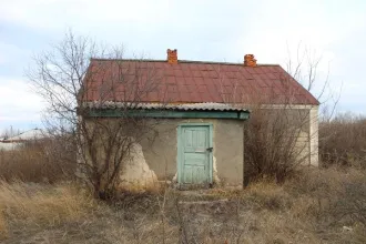 Земельный участок 332 кв.м и здание медпункта 63 кв.м, Воронежская область Земельный участок и здание медпункта, расположенные по адресу: Воронежская область, Подгоренский район, сл. Подгорное, ул. Мира, 40-а Земельный участок площадью 332 кв.м Здание медпункта площадью 63 кв.м Количество подземных…