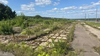 Здание нежилое, площадь 64,1 кв.м., местоположение: Калужская область, р-н Малоярославецкий, 138 км. автодороги "Мoskva-Ukraina", кадастровый номер 40:13:000000:1063. Земельный участок для эксплуатации автозаправочной станции, площадь 5000+/-124 кв.м., местоположение установлено относительно…
