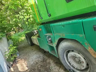 Renault AE 420 1995 года выпуска, серый цвет, левый руль. Госномер Т650АК154, VIN VF611GZA100008491, номер двигателя 5001823564. Бензиновый двигатель 18000 куб.см мощностью 415 л.с. (305 кВт). Грузовой седельный тягач, масса без нагрузки 7 450 кг, максимальная разрешенная масса 18 000 кг, пробег 1…