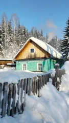 Жилое здание площадью 37.8 кв.м с кадастровым номером 42:34:0104010:18 расположено по адресу: Кемеровская область, Таштагольский район, город Таштагол, улица Геологическая, дом 25. Размер доли в праве 1/6. Земельный участок площадью 1028 +/- 11.22 кв.м с кадастровым номером 42:34:0104010:14…