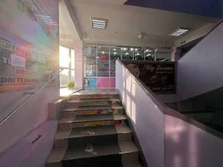 Доля 13789/298100 в праве на нежилое здание рынка площадью 3070,9 кв.м., кадастровый номер 38:35:010235:185, и доля 7085/157800 в праве на земельный участок площадью 1578 кв.м., кадастровый номер 38:35:010235:15, расположенные по адресу: РФ, Иркутская область, г. Зима, пер. Коммунистический, д. 4…