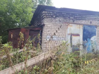 Здание - 25,1 кв.м. и земельный участок - 135 кв.м. ул. М.Конева, д.1а Здание проходной, назначение: нежилое, 1-этажное, расположенное по адресу: г. Слободской, ул. Маршала Конева, д.1а, общей площадью 25,1 кв.м., кадастровый номер: 43:44:310118:93 и земельный участок, категория земель- земли…