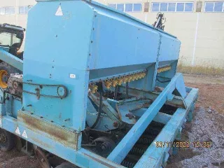 Посевной агрегат Берегиня АП-421, 2012 г.в. Посевной агрегат Берегиня АП-421 (с устройством для мелкосемянных культур), 2012 г.в., зав. №: 002 (Отсутствуют семяпроводы, имеется износ и деформация сошников).