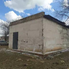 Пекарня, тестомеска, стол тесторазделочный, шкаф пекарный, формы хлебные 36 штук. Республика Калмыкия, Октябрьский район, поселок Восход, улица Ленина, дом 23. Этажность 1, площадь 103.45 м², строительный объем 424 м³, год постройки 1970.
