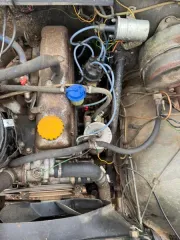 Автомобиль марки УАЗ-31514, 2001 г., госномер А394РО43 отсутствует, цвет зеленый, номер шасси 10017294 (не сверялся), под капотом находится номер 10016355. Переднее пассажирское сидение отсутствует, по всему кузову коррозия, задний бампер отсутствует, запасное колесо отсутствует, колеса марки…