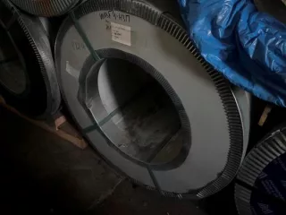 Рулон листового металла, толщина: 0,3 мм, цвет: RAL5005, вес: 5330 кг.