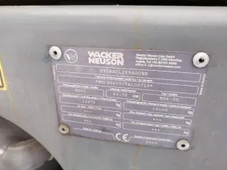 WACKER NEUSON 8003, 2015 Экскаватор WACKER NEUSON 8003, 2015 года еще Экскаватор WACKER NEUSON 8003, 2015 года еще экскаватор WACKER NEUSON 8003 VIN WNCE0605JPAL00710 2015 г.в. с неиспр. шпалоподбивочным блоком RF-System. Не поставлен на учет за должником, все регистрационные действия, вывоз…