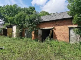 Нежилые здания 1325.1 243 12.4 193.5 32.1 кв.м, земельный участок 7559 кв.м Нежилое здание, кадастровый номер 25:20:280101:1544, площадь 1325,1 кв.м. Нежилое здание, кадастровый номер 25:20:280101:1545, площадью 243,0 кв.м., Нежилое здание, кадастровый номер 25:20:280101:1546, площадью 12,4 кв.м…
