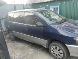 Toyota Ipsum 1997 года, 135 лс, 494000 км, АКПП. Автомобиль марки TOYOTA IPSUM, идентификационный номер (VIN) отсутствует, цвет синий, гос.номер К430КВ138, конструктор старого ввоза.