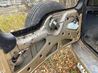 Шевроле Нива 2005 года выпуска, 80 л.с., пробег 140000 км, полный привод. VIN Х9L21230050093601, цвет бежевый металлик. Номер двигателя ВАЗ 2123 0104036, бензиновый, мощность 58,50 кВт (79,60 л.с.), объем 1690 см³. Номер кузова 0093601. Снаряженная масса 1400 кг, полная масса 1850 кг. Технически…