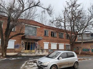 Имущественный комплекс, 8757,6 м², Ростовская область. Имущественный комплекс в Ростовской обл., находящийся по адресу: Ростовская обл., г.Константиновск, ул.Заводская, д.7, включающий нежилые здания: пл.6717,6м2, кад.№61:17:0010112:287; пл.740,7м2, кад.№61:17:0010112:289; пл.401,3м2…