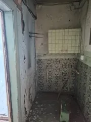 Земельный участок площадью 14191 кв.м с объектами по адресу: Республика Коми, г. Инта, пгт. Кожым. Кадастровый номер участка: 11:18:0501001:13. На участке расположены объекты недвижимости: здание гидрометеорологической станции общей площадью 89,3 кв. м с кадастровым номером 11:18:0801001:43…